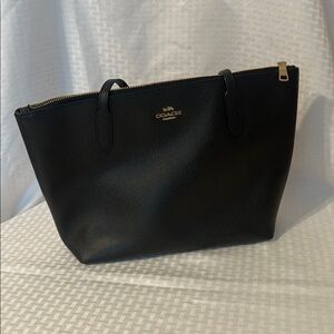 #359 Coach Black Tote with Sleek Leather Design
